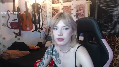 Snapshot of lovely_cass chatting on 06-26-26, 05:12 Cassie online show from 06-26-26, 05:12