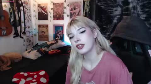 Snapshot of lovely_cass chatting on 07-06-26, 10:01 Cassie online show from 07-06-26, 10:01