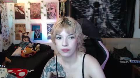 Snapshot of lovely_cass chatting on 07-07-26, 07:23 Cassie online show from 07-07-26, 07:23