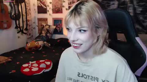 Snapshot of lovely_cass chatting on 07-18-26, 01:21 Cassie online show from 07-18-26, 01:21