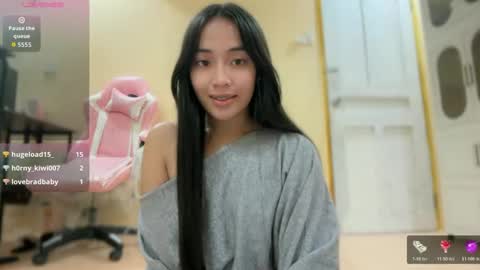 lovely_leah23 online show from 04-18-26, 09:15