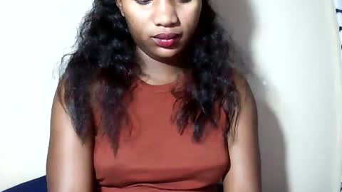 lovelylarra online show from 05-30-26, 09:01