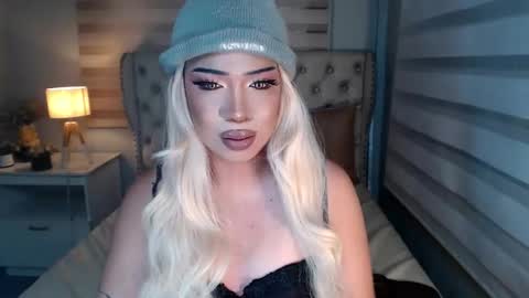 Snapshot of lovelymarie69 chatting on 05-19-26, 05:41 Rebeca online show from 05-19-26, 05:41