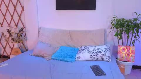 lovelymoon_ online show from 06-18-26, 01:39