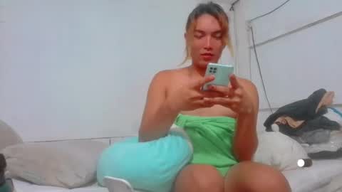 Snapshot of lovemarie120398 chatting on 07-09-26, 06:06 lovemarie120398 online show from 07-09-26, 06:06