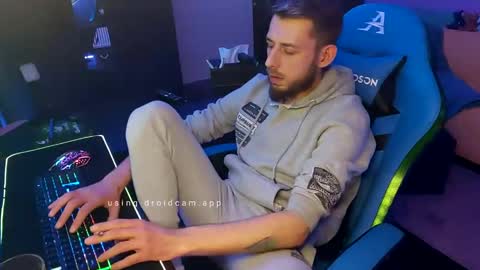 Snapshot of loverboy89hh chatting on 01-17-25, 06:02 LoverBoy89HH online show from 01-17-25, 06:02