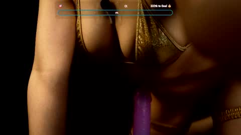 Snapshot of loveybell chatting on 11-02-25, 01:30 Loveybell online show from 11-02-25, 01:30