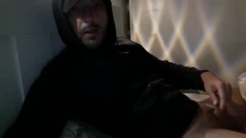 Snapshot of lpolo22 chatting on 04-01-26, 05:30 Sexy Hot Hairy Man online show from 04-01-26, 05:30