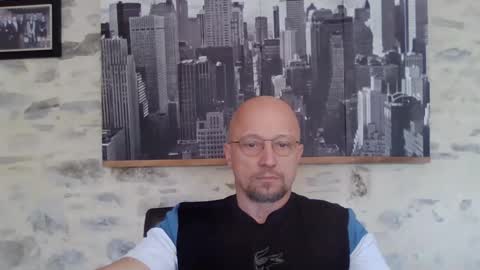 Snapshot of lrda49 chatting on 04-20-26, 09:01 Espigle online show from 04-20-26, 09:01