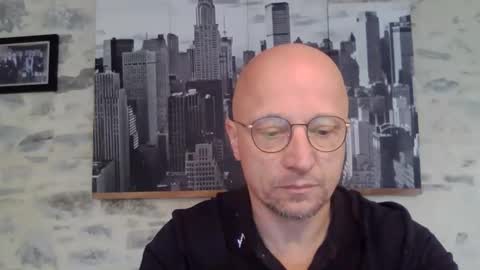 Snapshot of lrda49 chatting on 04-27-26, 06:11 Espigle online show from 04-27-26, 06:11