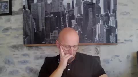 Snapshot of lrda49 chatting on 04-28-26, 06:40 Espigle online show from 04-28-26, 06:40