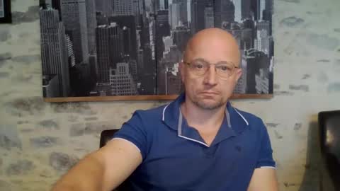 Snapshot of lrda49 chatting on 04-30-26, 06:20 Espigle online show from 04-30-26, 06:20