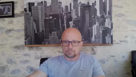 Snapshot of lrda49 chatting on 05-15-26, 07:59 Espigle online show from 05-15-26, 07:59