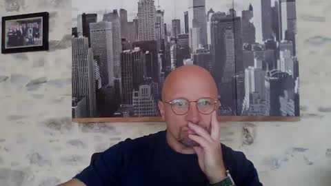 Snapshot of lrda49 chatting on 06-08-26, 07:42 Espigle online show from 06-08-26, 07:42