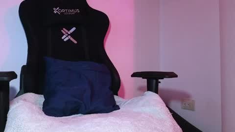   online show from 05-11-26, 04:04