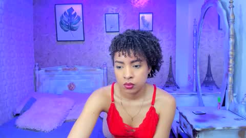 Snapshot of lucia_janne chatting on 10-27-25, 07:29 Lucla online show from 10-27-25, 07:29