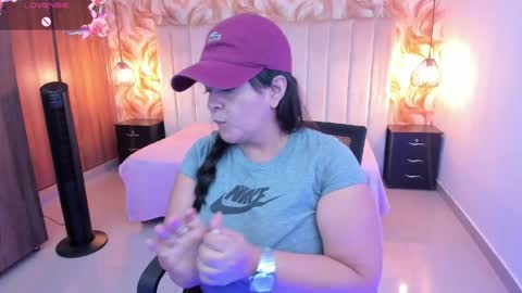 Snapshot of lucia_vonne chatting on 05-25-26, 08:15 Lucia Vonne online show from 05-25-26, 08:15
