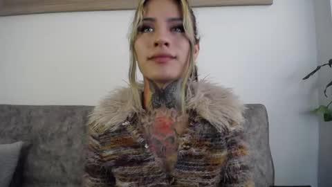 luciiana online show from 05-12-26, 03:53