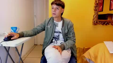 luckk_ online show from 07-06-26, 01:57