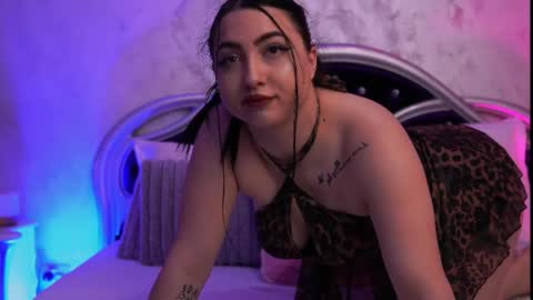 Mia online show from 05-18-26, 06:25