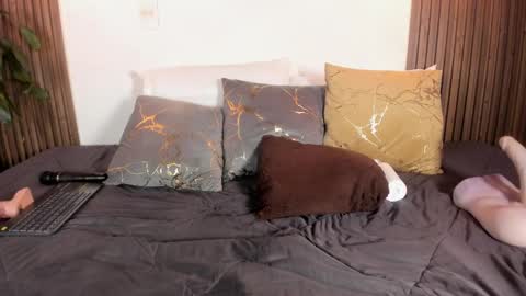 Lucy online show from 04-16-26, 03:18