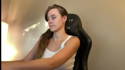 Snapshot of lucy12821 chatting on 05-18-26, 12:18 Lucy online show from 05-18-26, 12:18