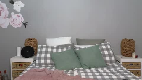 Snapshot of lucy1990xxx chatting on 04-27-26, 09:13 Lucy online show from 04-27-26, 09:13