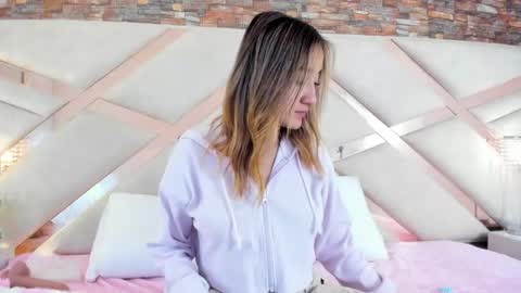 lucy_davies_ online show from 04-30-26, 11:49