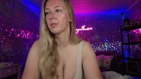 lucyallen4201 online show from 05-18-26, 10:10