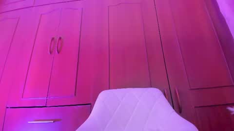 Snapshot of lucyshen_ chatting on 06-25-26, 05:12 luciana online show from 06-25-26, 05:12