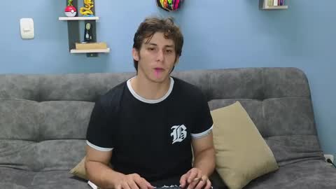 Snapshot of luigisb chatting on 12-02-24, 09:06 Luigi online show from 12-02-24, 09:06