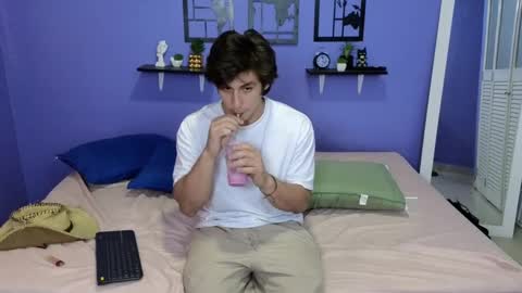 Snapshot of luigisb chatting on 01-04-25, 09:31 Luigi online show from 01-04-25, 09:31