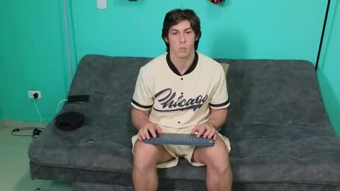 Snapshot of luigisb chatting on 01-17-25, 02:18 Luigi online show from 01-17-25, 02:18