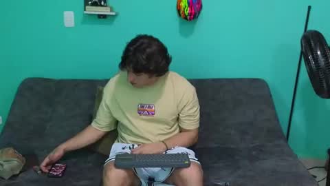 Snapshot of luigisb chatting on 02-04-25, 02:39 Luigi online show from 02-04-25, 02:39