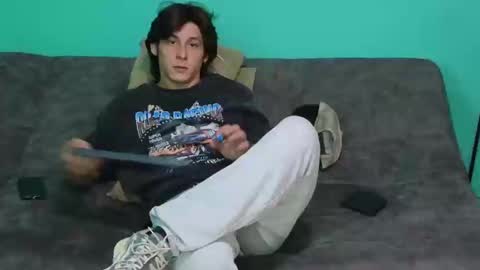 Snapshot of luigisb chatting on 02-04-25, 08:59 Luigi online show from 02-04-25, 08:59