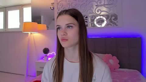 LuisaClover online show from 05-09-26, 12:21
