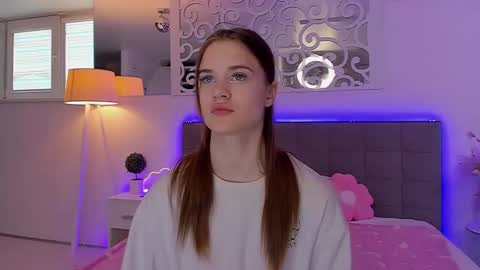 LuisaClover online show from 05-28-26, 12:24