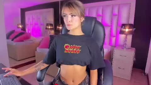 Snapshot of luisajonnes_ chatting on 06-29-26, 03:23 Luisa online show from 06-29-26, 03:23