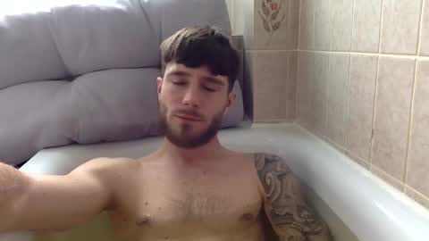 Snapshot of luisbadx chatting on 04-12-26, 10:53 Luis Badx online show from 04-12-26, 10:53