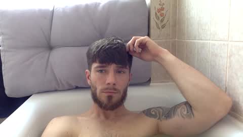 Snapshot of luisbadx chatting on 04-16-26, 01:45 Luis Badx online show from 04-16-26, 01:45