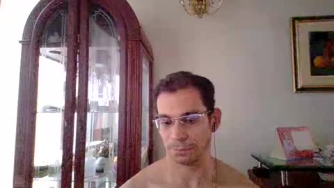 Snapshot of luiselamante chatting on 03-26-26, 08:03 Luis online show from 03-26-26, 08:03