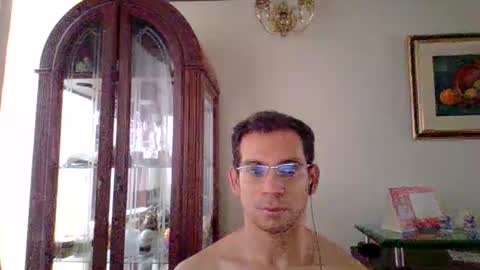Snapshot of luiselamante chatting on 03-27-26, 03:45 Luis online show from 03-27-26, 03:45