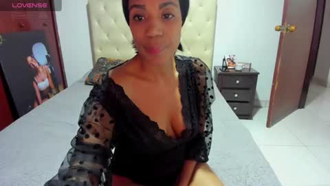 Snapshot of luissa_s1 chatting on 06-25-26, 11:59 Luissa online show from 06-25-26, 11:59