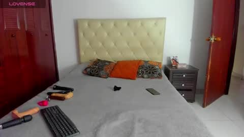Snapshot of luissa_s1 chatting on 07-11-26, 12:19 Luissa online show from 07-11-26, 12:19
