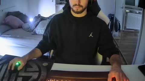 Snapshot of lukasschoetz chatting on 12-28-24, 08:04 lukasschoetz online show from 12-28-24, 08:04