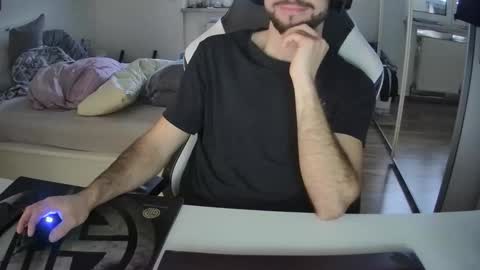 Snapshot of lukasschoetz chatting on 12-29-24, 12:34 lukasschoetz online show from 12-29-24, 12:34