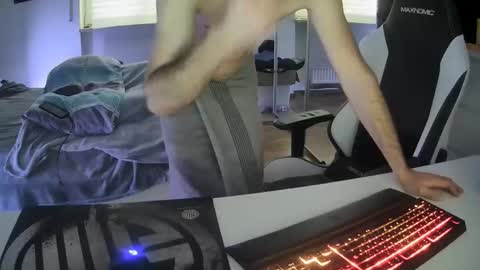 Snapshot of lukasschoetz chatting on 02-08-25, 03:10 lukasschoetz online show from 02-08-25, 03:10