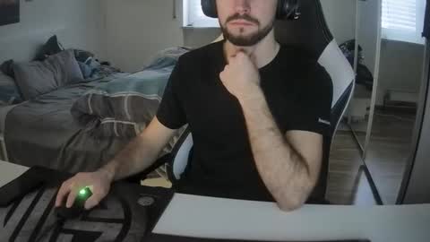 Snapshot of lukasschoetz chatting on 02-11-25, 11:54 lukasschoetz online show from 02-11-25, 11:54