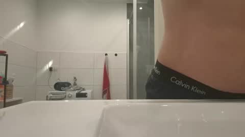 Snapshot of lukasschoetz chatting on 11-08-25, 08:40 lukasschoetz online show from 11-08-25, 08:40