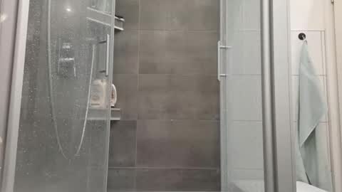 Snapshot of lukasschoetz chatting on 11-17-25, 05:41 lukasschoetz online show from 11-17-25, 05:41